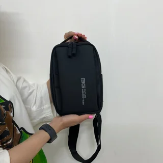 کراس بادی بگ برزنتی اسپرت مشکی - مدل BGS7090 - توی دست
