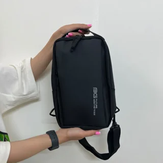 بادی بگ برزنتی اورسایز اسپرت مشکی مدل BGB7090 توی دست