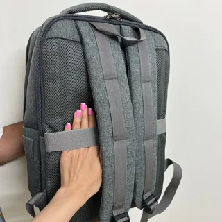نمای پشت کوله پشتی لپ تاپ Arctic Hunter مدل ARl4636 طوسی