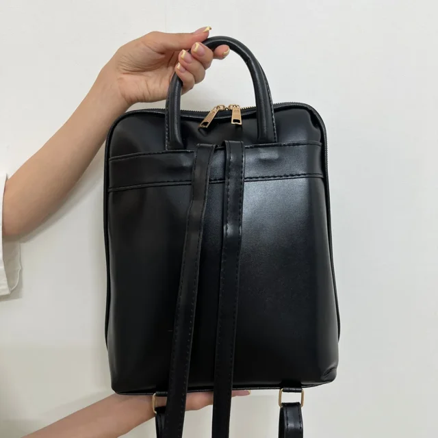 نمای پشتی کوله و کیف زنانه با طراحی ذوزنقه ای | کد BPW8002