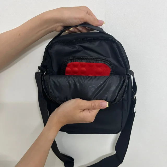 کیف دوشی مردانه نقاب دار مشکی | کد SBN6001 با ضربه گیر گوشی موبایل