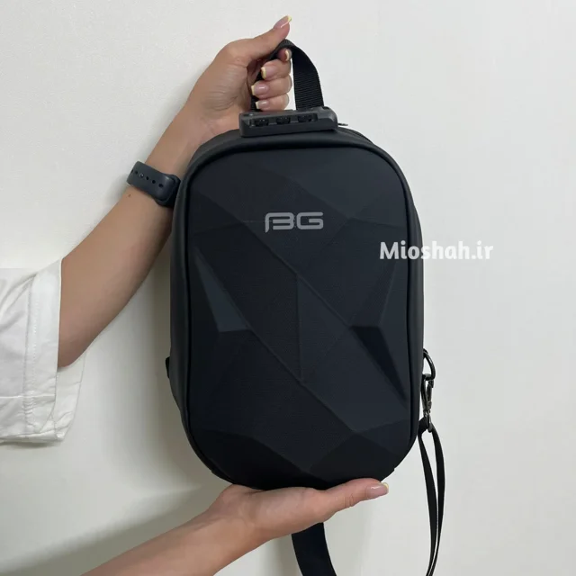 بادی بگ هاردکیس قفل دار طرح فرکتال | کد HC7004 - توی دست