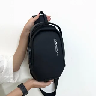 بادی بگ قفل دار مینیمال BG مشکی توی دست